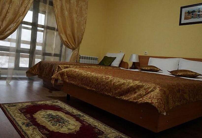 اتاق استاندارد سه نفره, Alpika