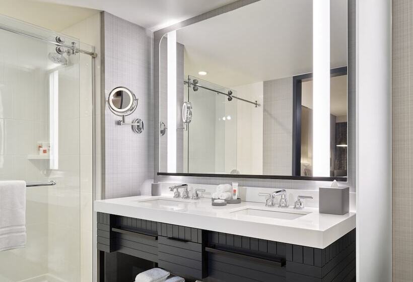 جناح, Loews Kansas City