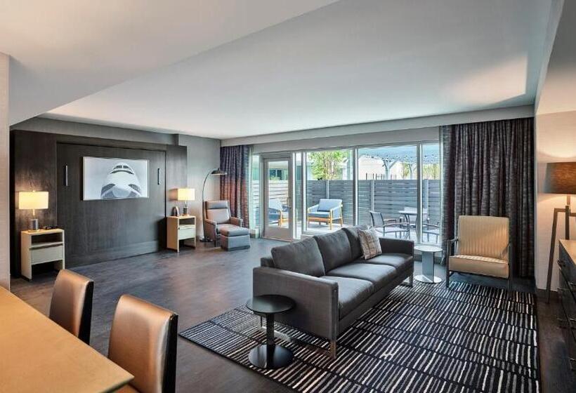 Студио Стандарт с Террасой, Loews Kansas City