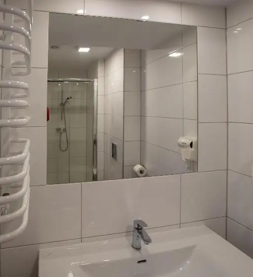 Standard Kolmen Hengen Huone Parveke, Willa Nest