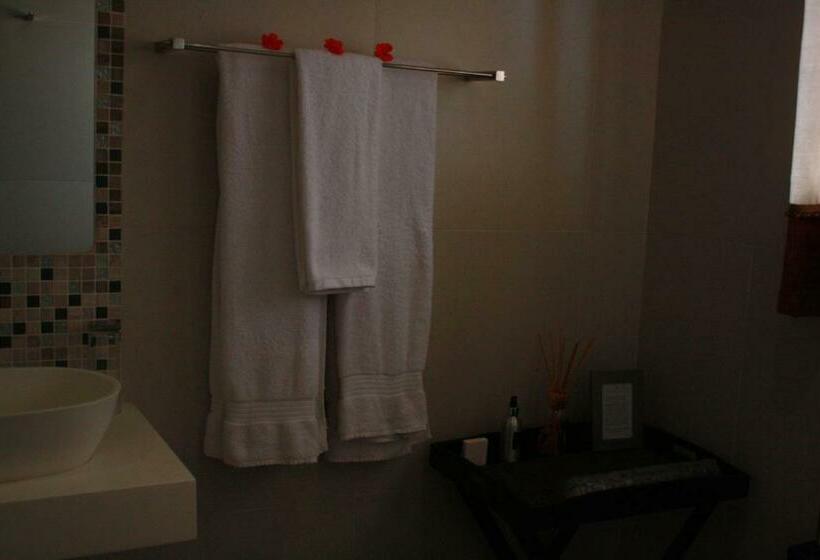 Студия Deluxe, Yalla Yalla Boutique