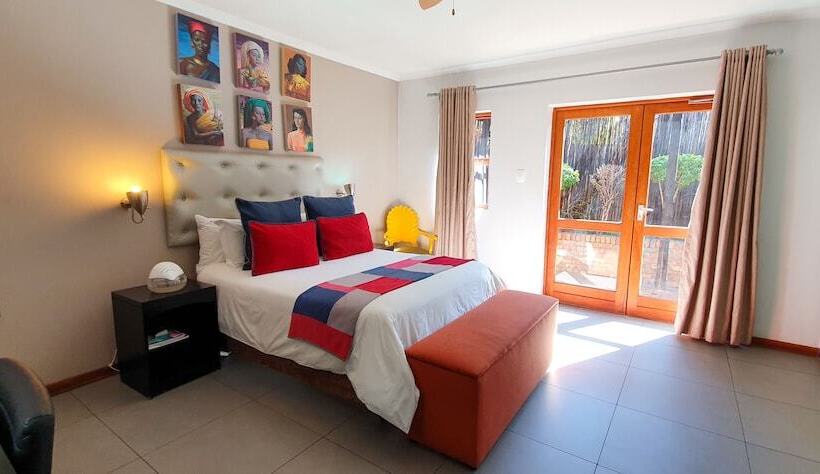 Номер Стандарт Внутренний, Yalla Yalla Boutique