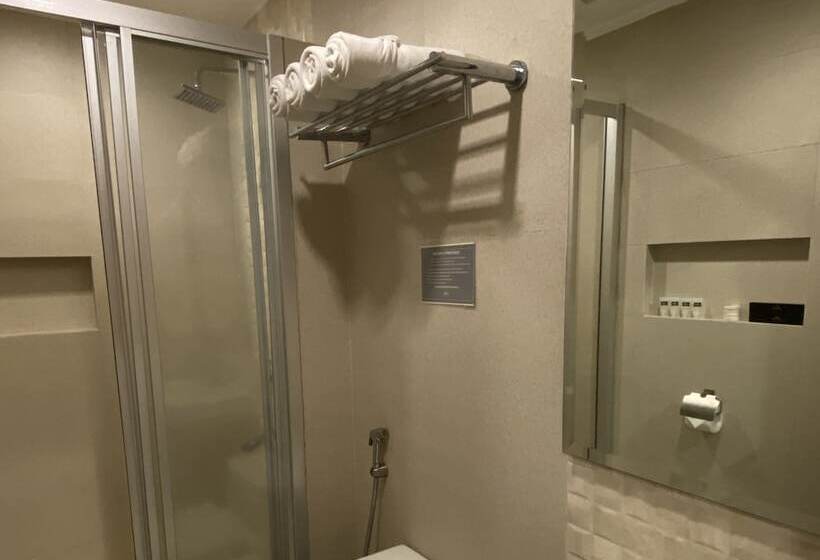 استودیو خانوادگی, The Lakeview Suites