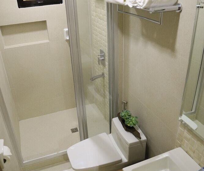 استودیو خانوادگی, The Lakeview Suites