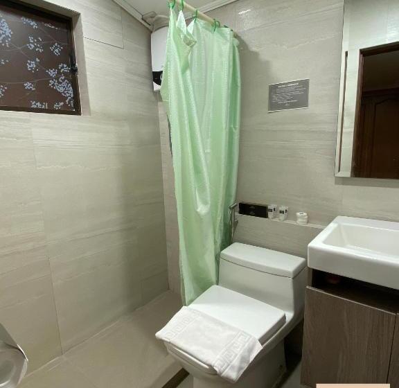 استودیو خانوادگی, The Lakeview Suites