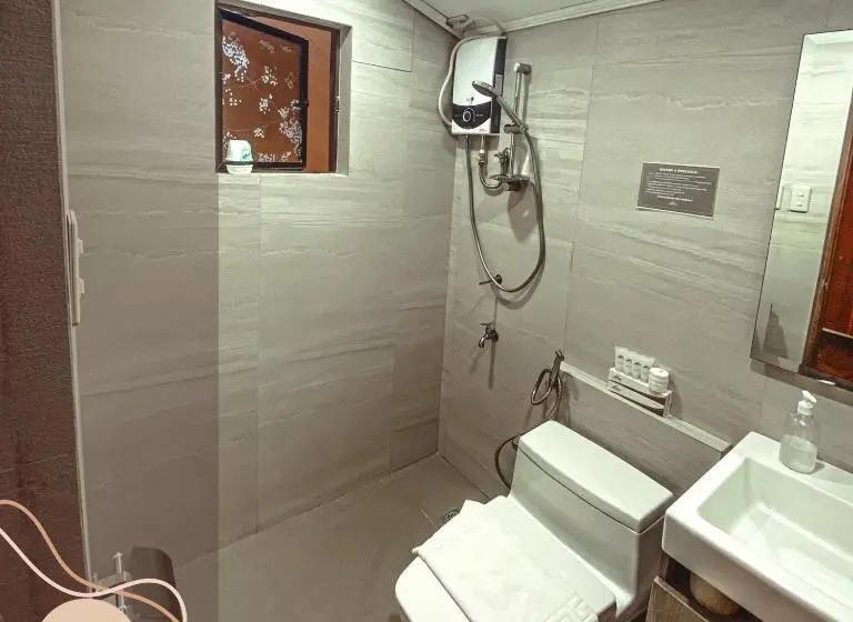 استودیو خانوادگی, The Lakeview Suites