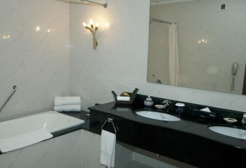 اتاق اجرایی, Avari Lahore