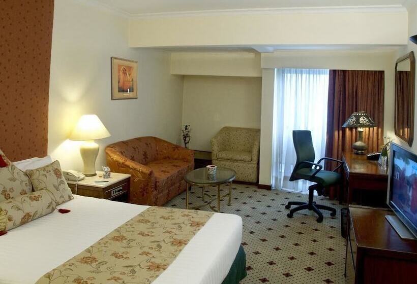 اتاق اجرایی, Avari Lahore