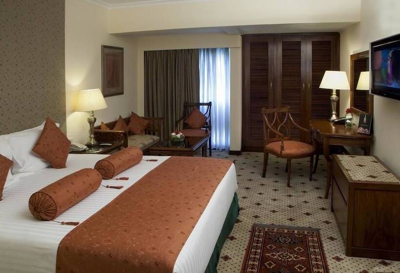 اتاق اجرایی, Avari Lahore