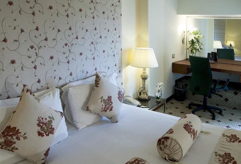 اتاق اجرایی, Avari Lahore