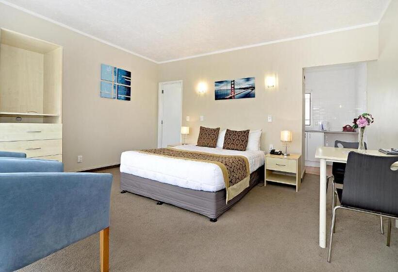 Студия Стандарт, Takapuna Motor Lodge