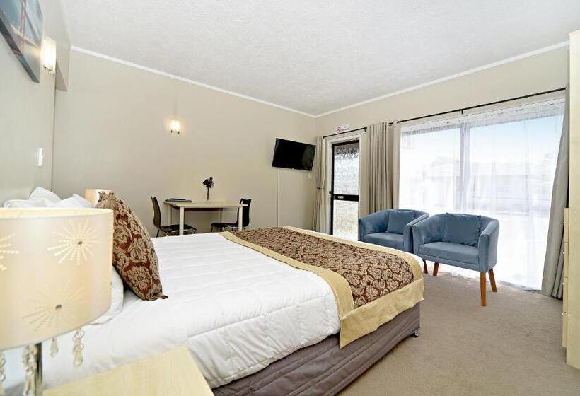 스탠다드 스튜디오, Takapuna Motor Lodge