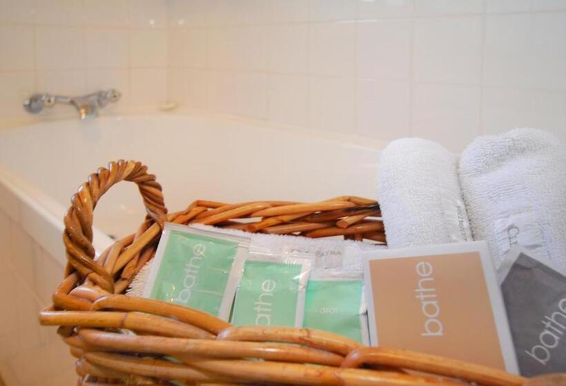 스탠다드 스튜디오, Takapuna Motor Lodge