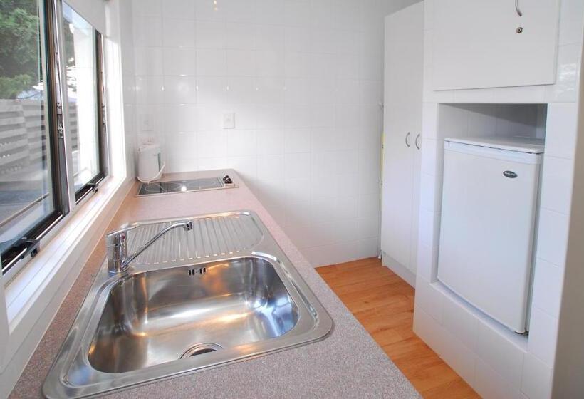 스탠다드 스튜디오, Takapuna Motor Lodge