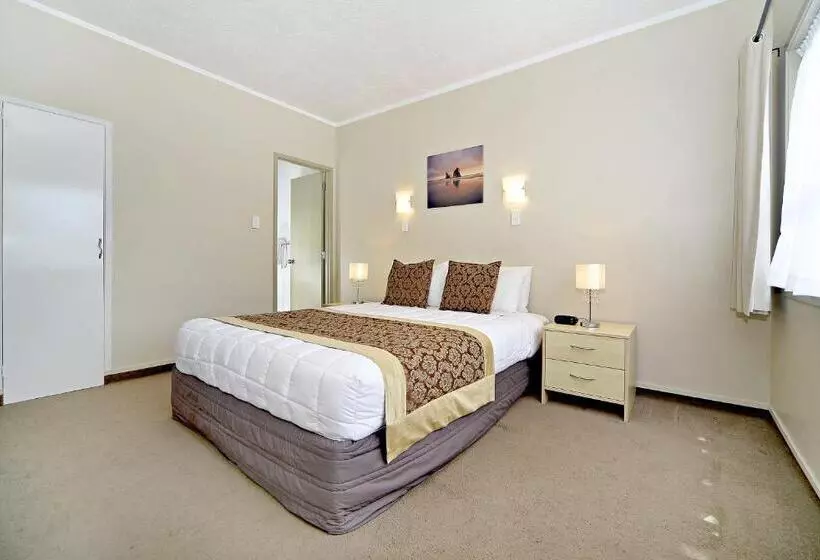 スーペリアスタジオ, Takapuna Motor Lodge
