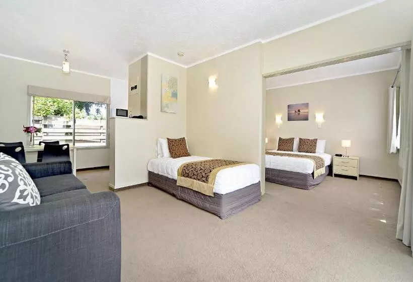 スーペリアスタジオ, Takapuna Motor Lodge