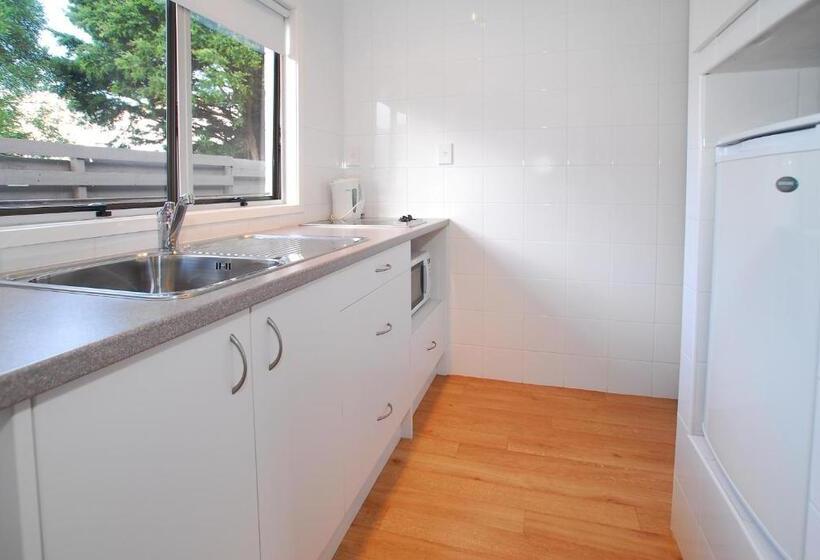 Студия Superior, Takapuna Motor Lodge