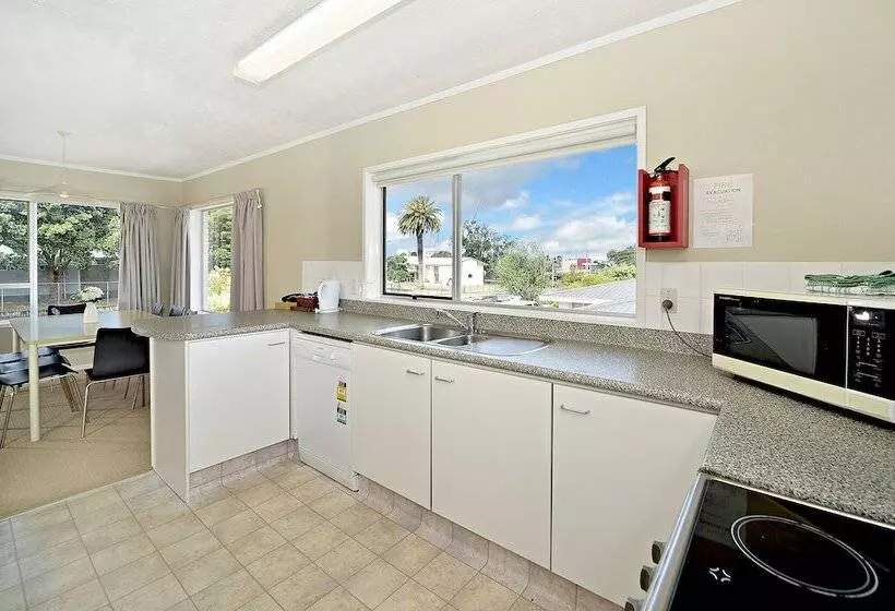 ３ベッドルームアパートメント, Takapuna Motor Lodge
