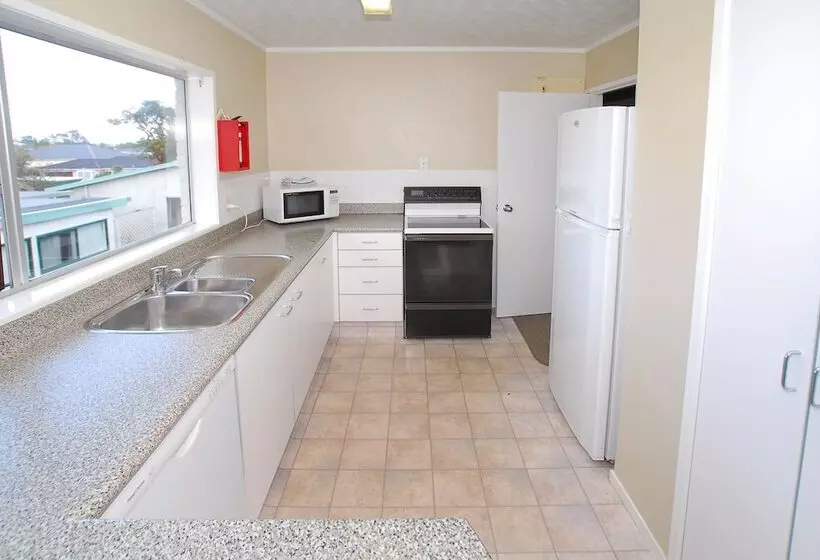 ３ベッドルームアパートメント, Takapuna Motor Lodge