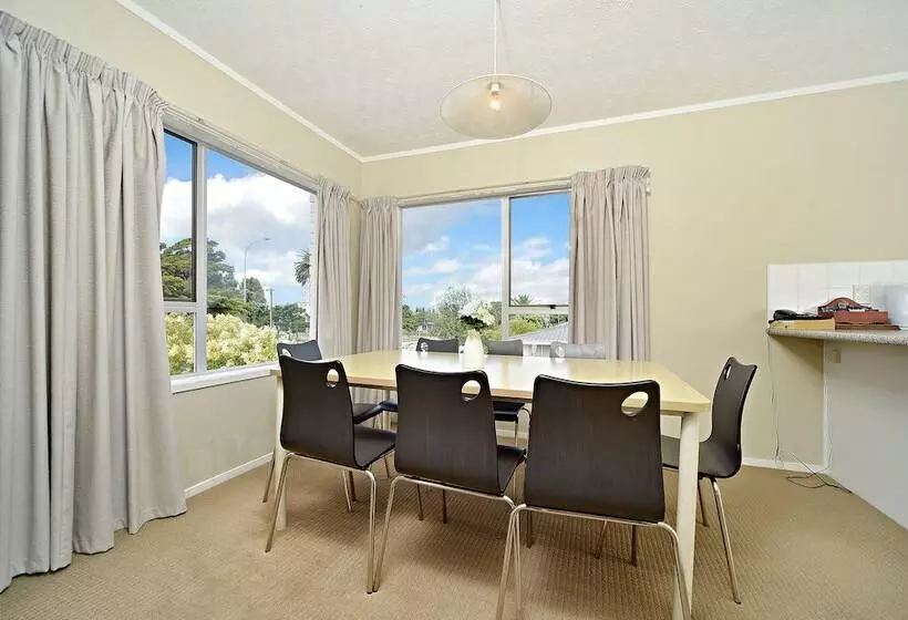 ３ベッドルームアパートメント, Takapuna Motor Lodge