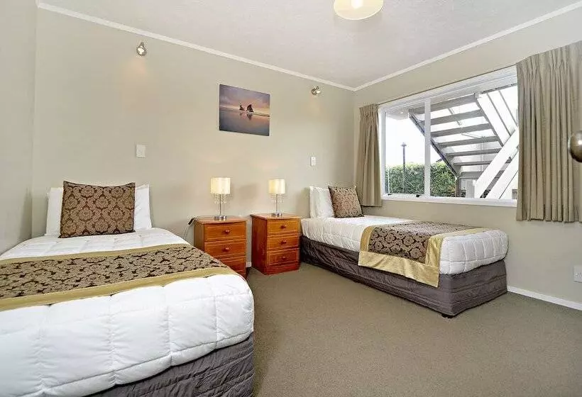 ３ベッドルームアパートメント, Takapuna Motor Lodge