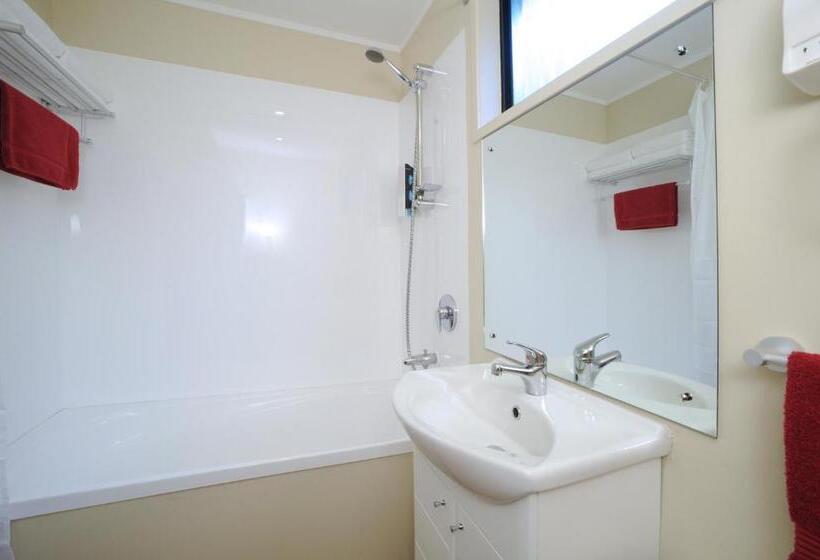 エクゼクティブワンルーム, Tudor Court Motor Lodge