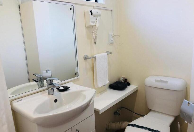 エクゼクティブワンルーム, Tudor Court Motor Lodge