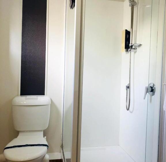 スタンダードスタジオ, Tudor Court Motor Lodge