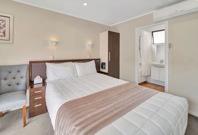 エクゼクティブワンルーム, Tudor Court Motor Lodge