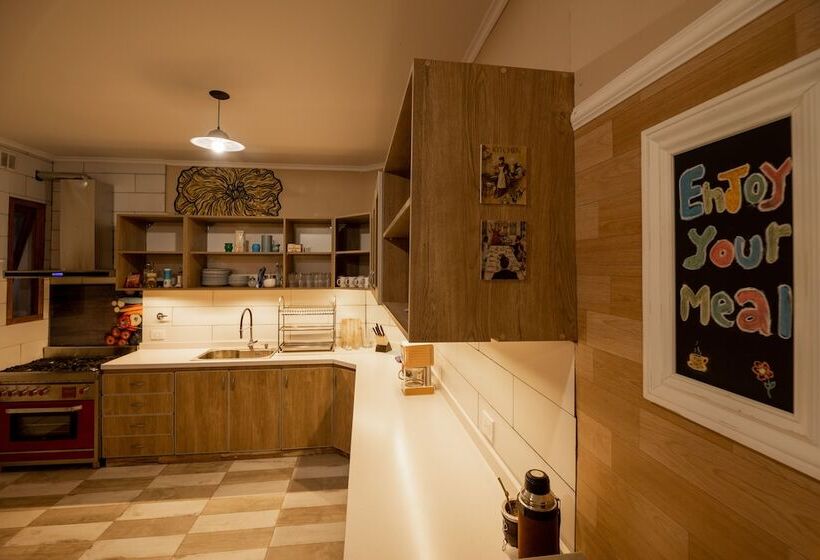 اتاق استاندارد با سرویس بهداشتی مشترک, Che Juan Hostel Ba