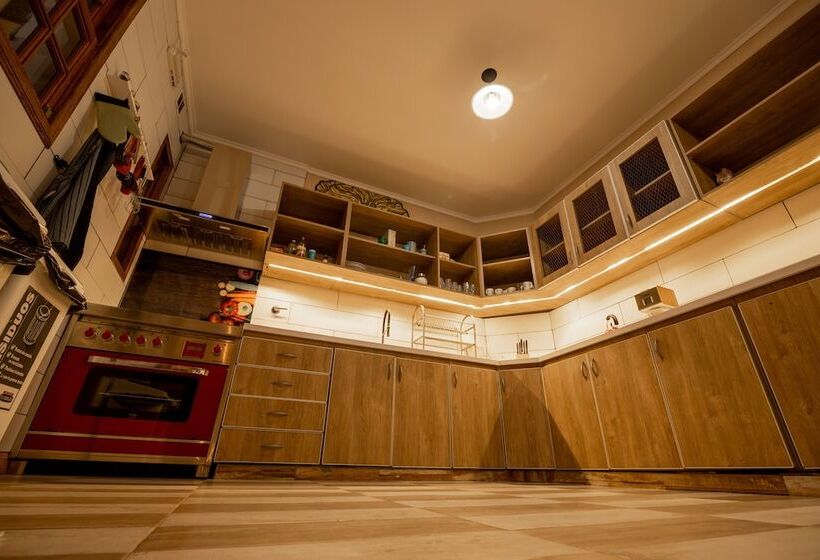 اتاق استاندارد با سرویس بهداشتی مشترک, Che Juan Hostel Ba