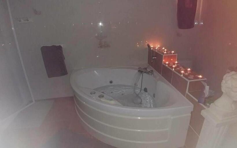 Номер Стандарт с Гидромассажем, Domaine De Bailheron