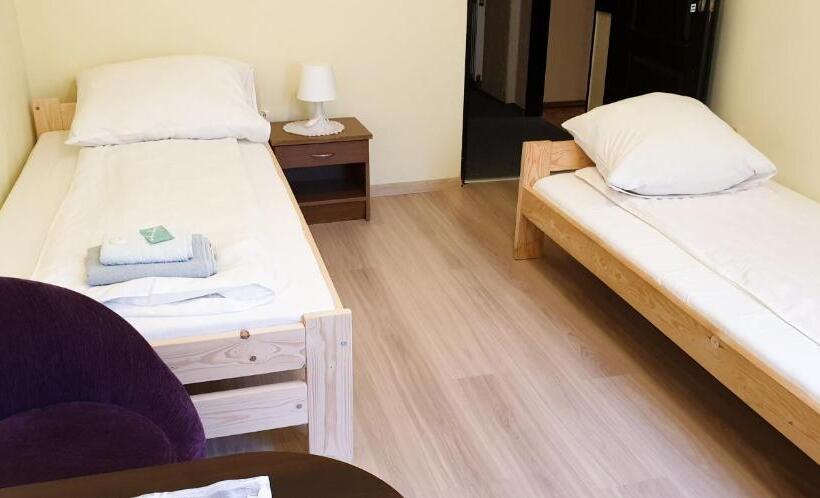 اتاق استاندارد با سرویس بهداشتی مشترک, Etna   Hostel  Noclegi Rzeszów