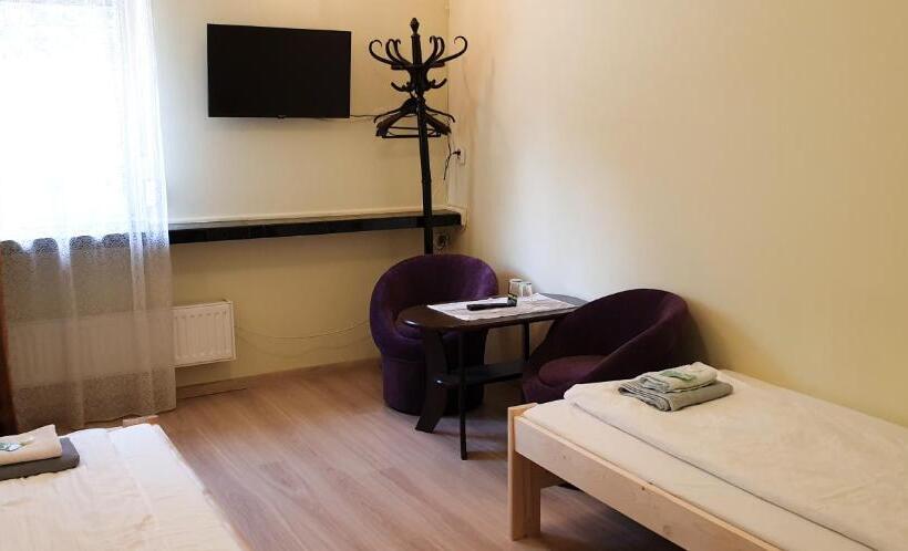 اتاق استاندارد با سرویس بهداشتی مشترک, Etna   Hostel  Noclegi Rzeszów