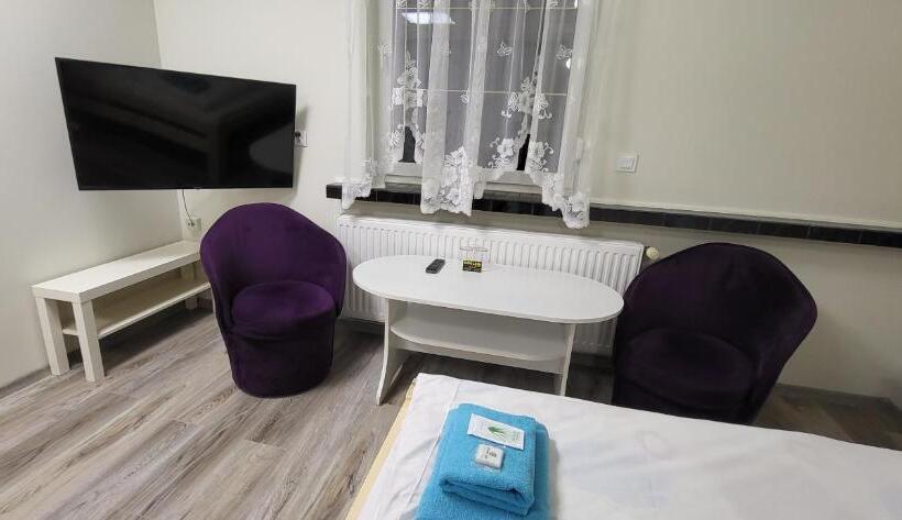 Трехместный Номер Комфорт, Etna   Hostel  Noclegi Rzeszów