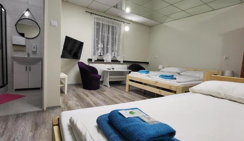 اتاق راحتی سه تخته, Etna   Hostel  Noclegi Rzeszów