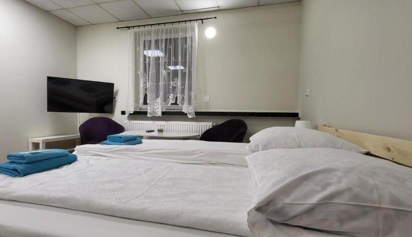 Трехместный Номер Комфорт, Etna   Hostel  Noclegi Rzeszów