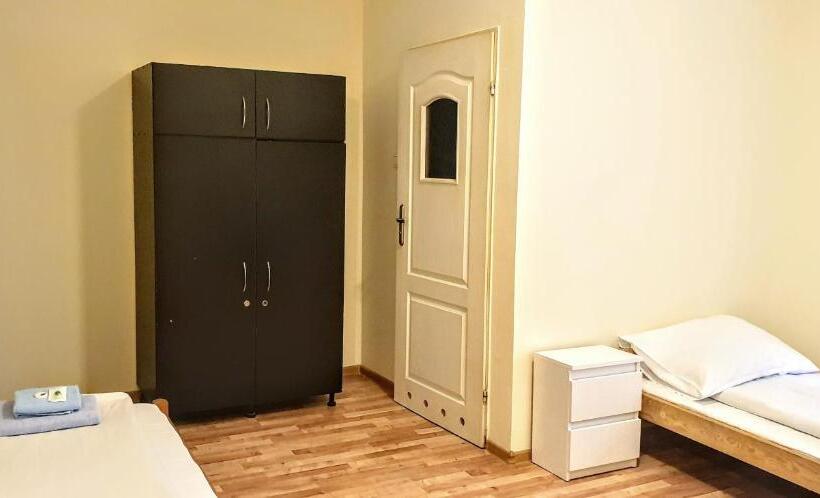 اتاق استاندارد چهار تخته, Etna   Hostel  Noclegi Rzeszów