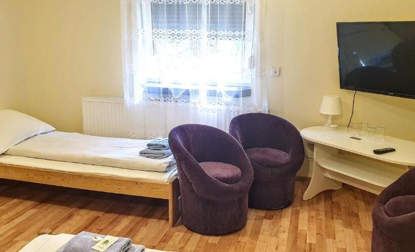 Четырехместный Номер Стандарт, Etna   Hostel  Noclegi Rzeszów
