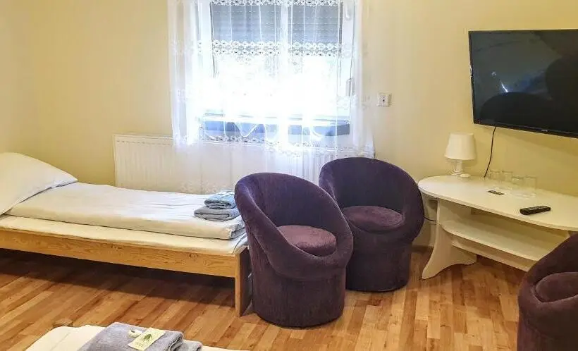 اتاق استاندارد چهار تخته, Etna   Hostel  Noclegi Rzeszów