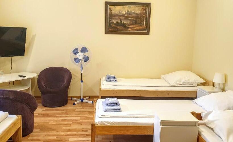 اتاق استاندارد چهار تخته, Etna   Hostel  Noclegi Rzeszów