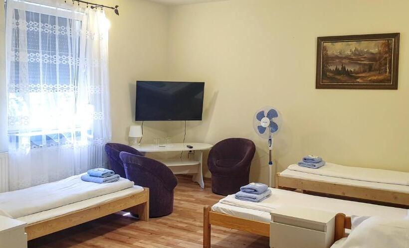 اتاق استاندارد چهار تخته, Etna   Hostel  Noclegi Rzeszów