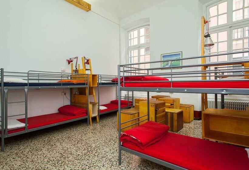 Łóżko we Wspólnym Pokoju, Ostellin Genova Hostel