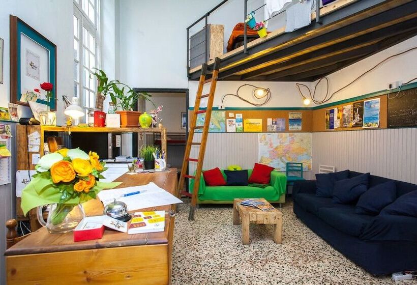 Łóżko we Wspólnym Pokoju, Ostellin Genova Hostel