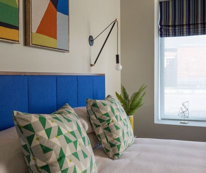 غرفة قياسية سرير كينج, The Hotel Salem