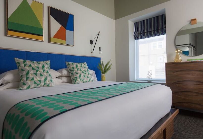 غرفة قياسية سرير كينج, The Hotel Salem