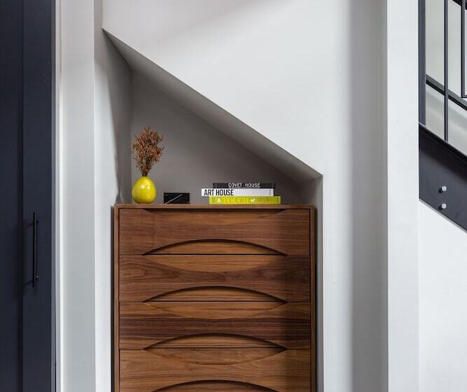 جناح سرير كينج, The Hotel Salem