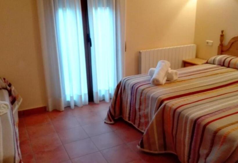 غرفة قياسية ثلاثية, Hostal La Vega