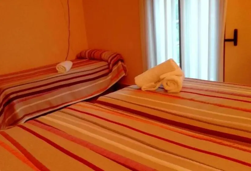 スタンダードトリプルルーム, Hostal La Vega