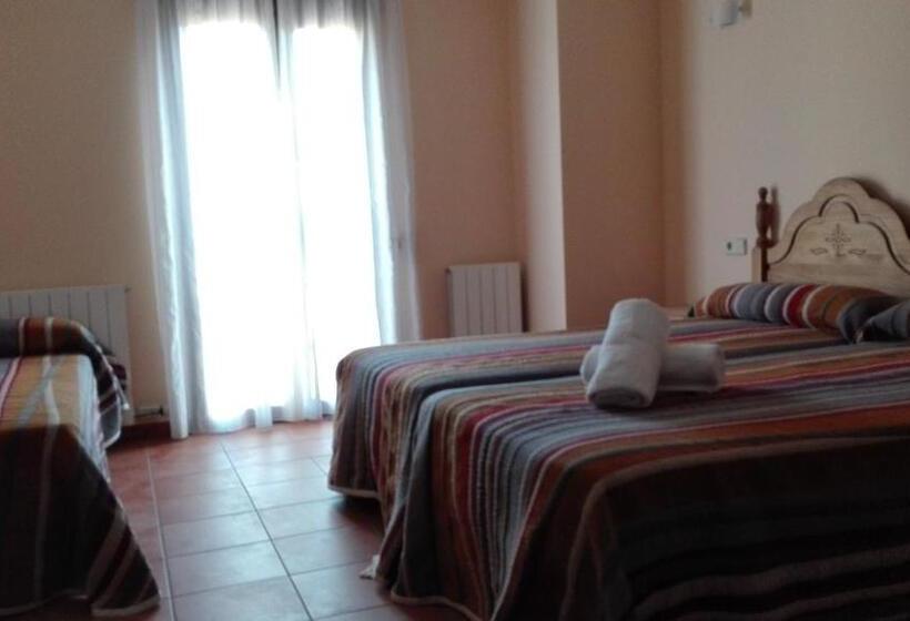 غرفة قياسية ثلاثية, Hostal La Vega